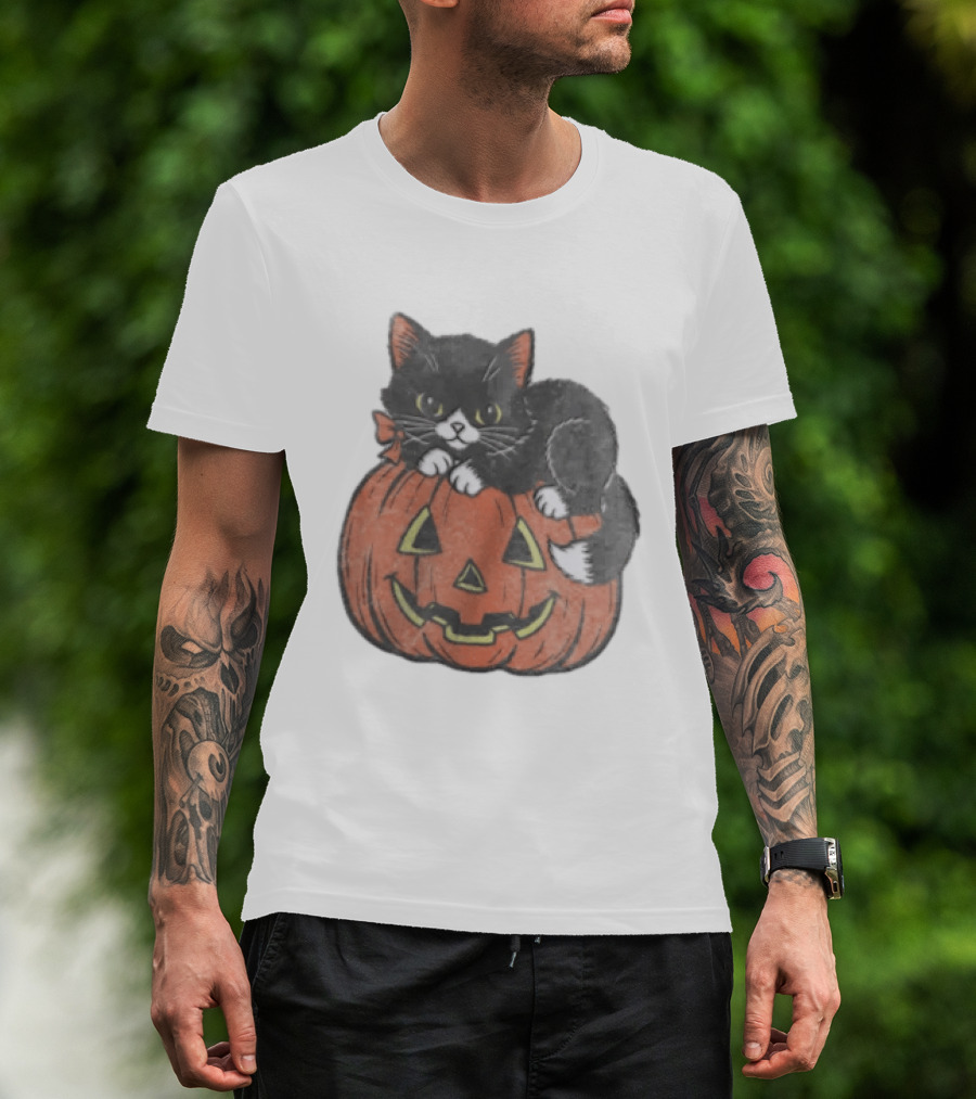 The Pumpkin Cat Halloween Black Cat On Jack O' Lantern T-Shirt