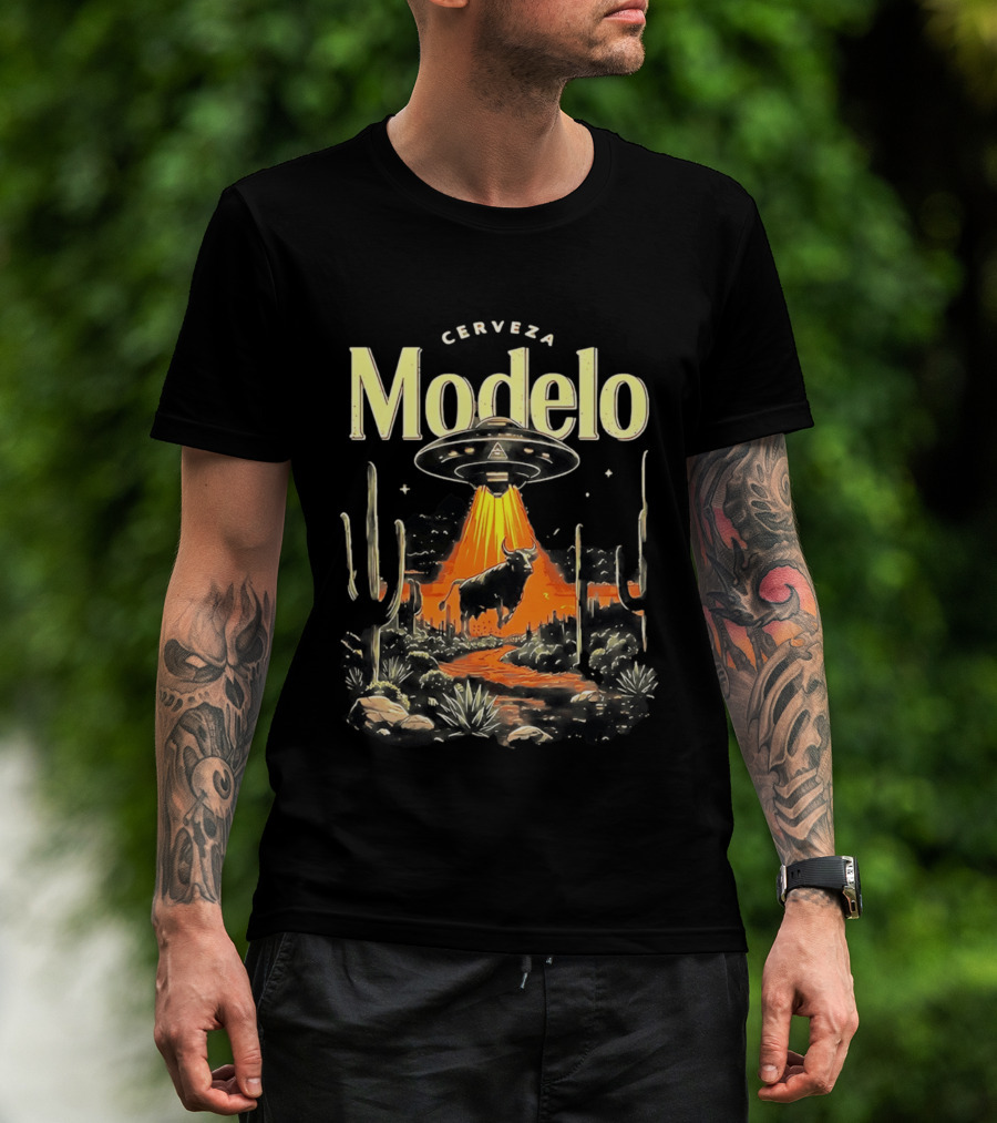 Cerveza Modelo UFO Abduction With Cow And Desert Cactus Scene T-Shirt
