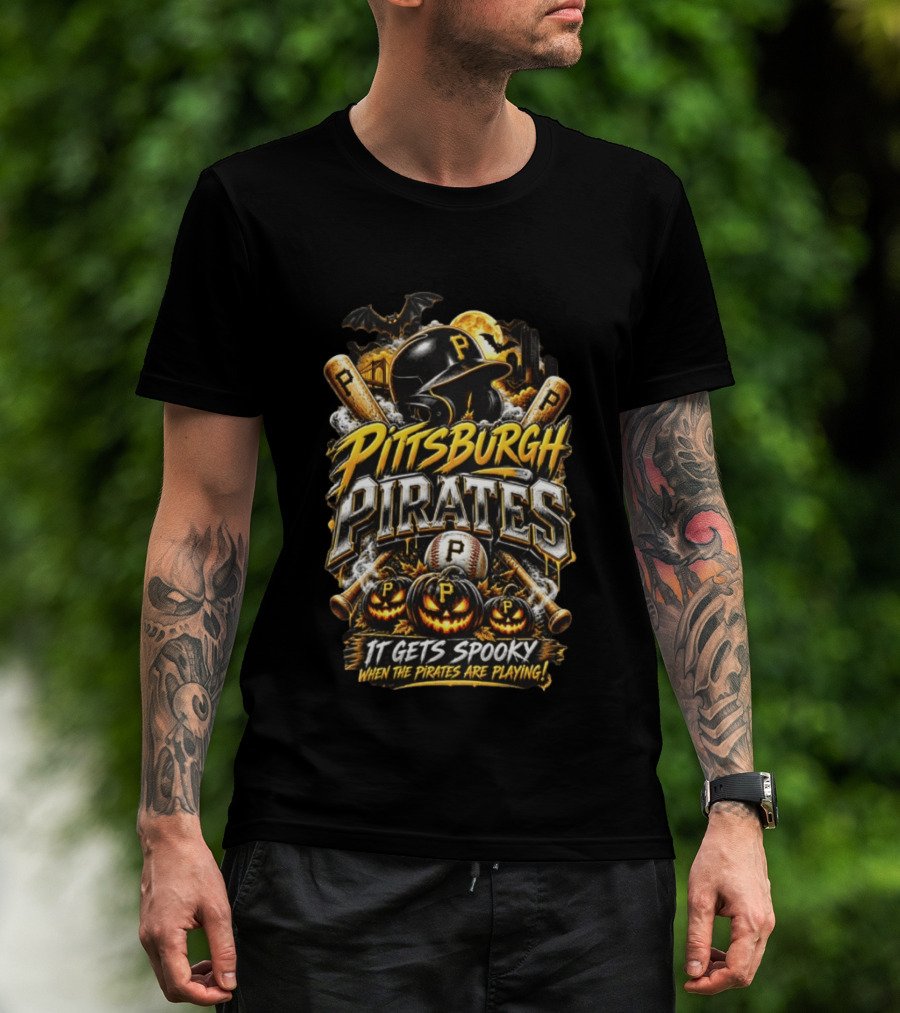 Pittsburgh Pirates It Gets Spooky When The Pirates Are Playing Halloween Baseball T-Shirt