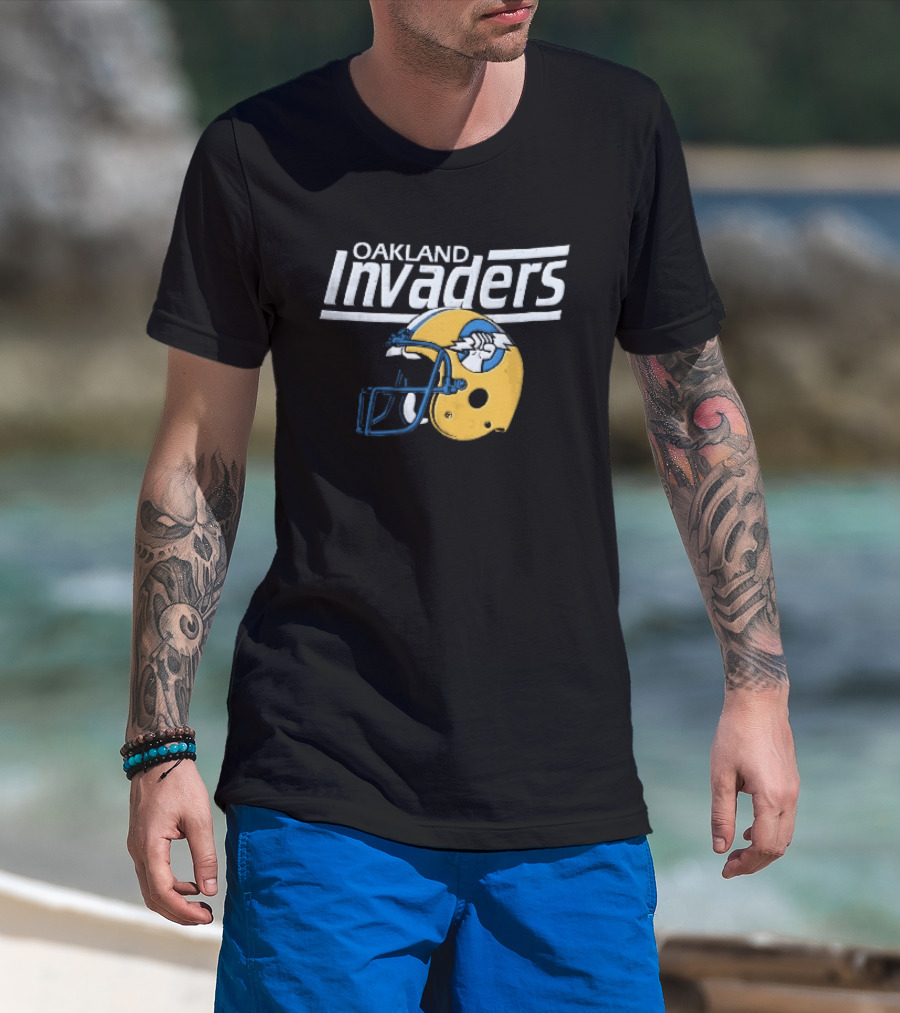 Oakland Invaders Distressed Yellow Football Helmet Vintage Style Retro Sports Memorabilia T-Shirt