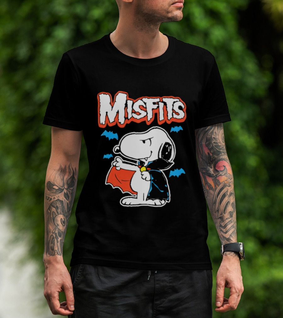 Misfits Snoopy Vampire Halloween Blue Bats Cloak T-Shirt