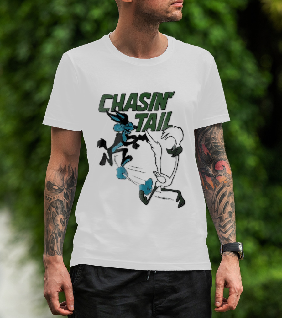 Chasin' Tail Looney Tunes Cartoon Bugs Bunny And Bull T-Shirt