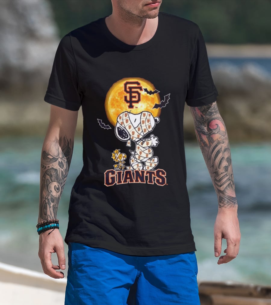 San Francisco Giants Snoopy Woodstock Mummy Halloween Moon T-Shirt