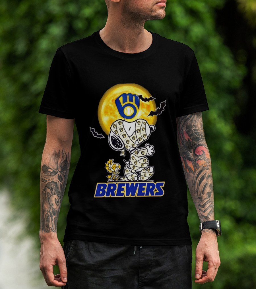 Milwaukee Brewers Snoopy Woodstock Mummy Halloween Moon Bats T-Shirt
