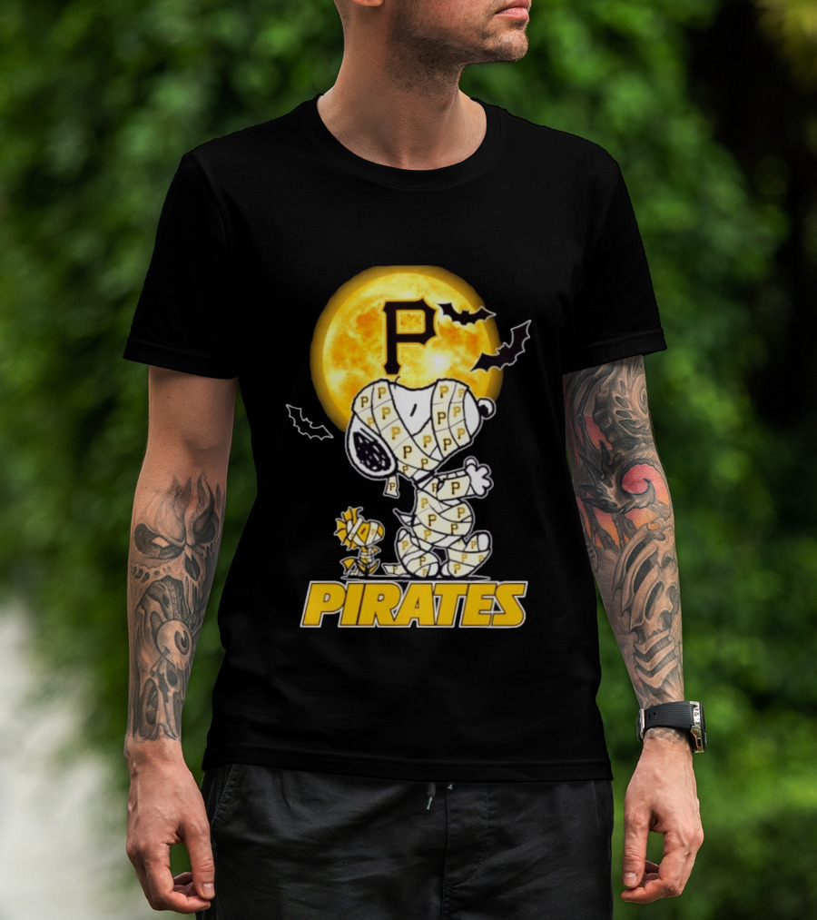 Pittsburgh Pirates Snoopy Woodstock Mummy Halloween Moon Bats T-Shirt