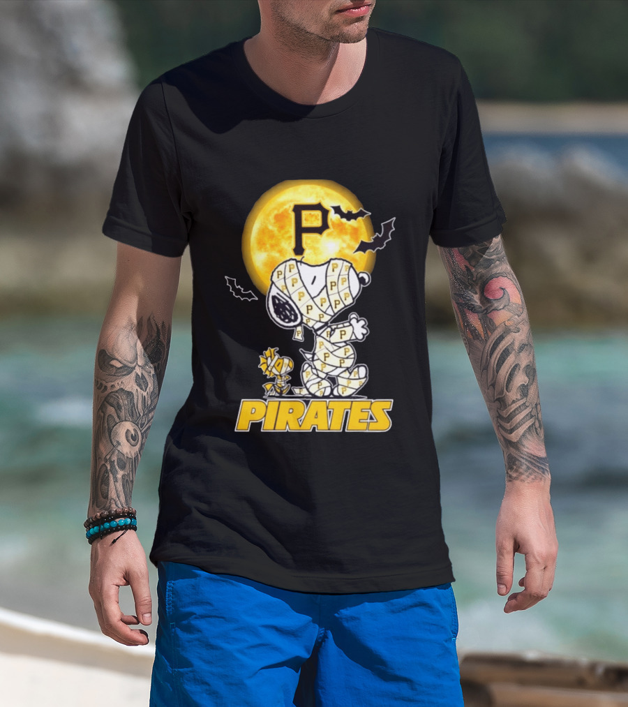 Pittsburgh Pirates Snoopy Woodstock Mummy Halloween Moon Bats T-Shirt