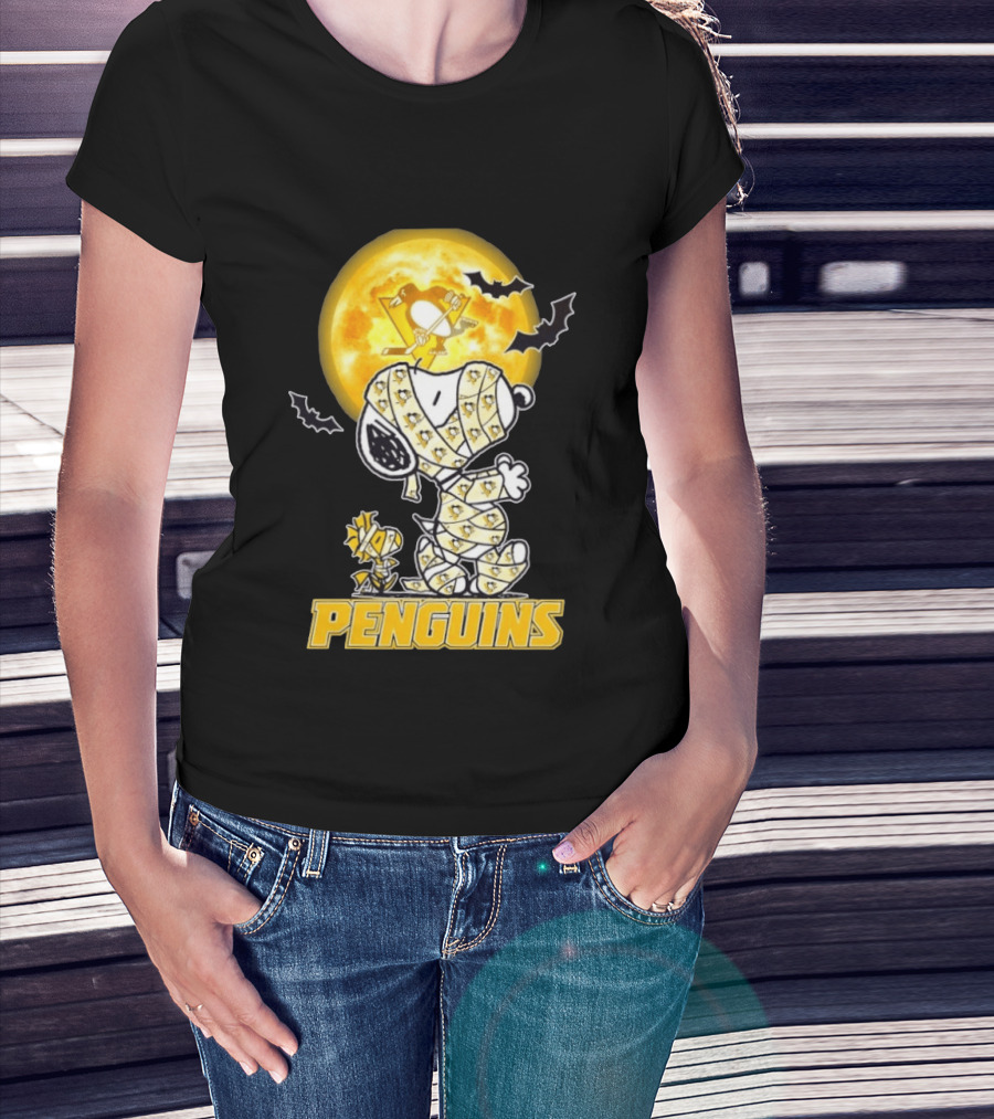 Pittsburgh Penguins Snoopy Woodstock Mummy Halloween Moon Bats T-Shirt