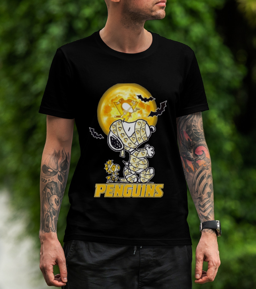 Pittsburgh Penguins Snoopy Woodstock Mummy Halloween Moon Bats T-Shirt