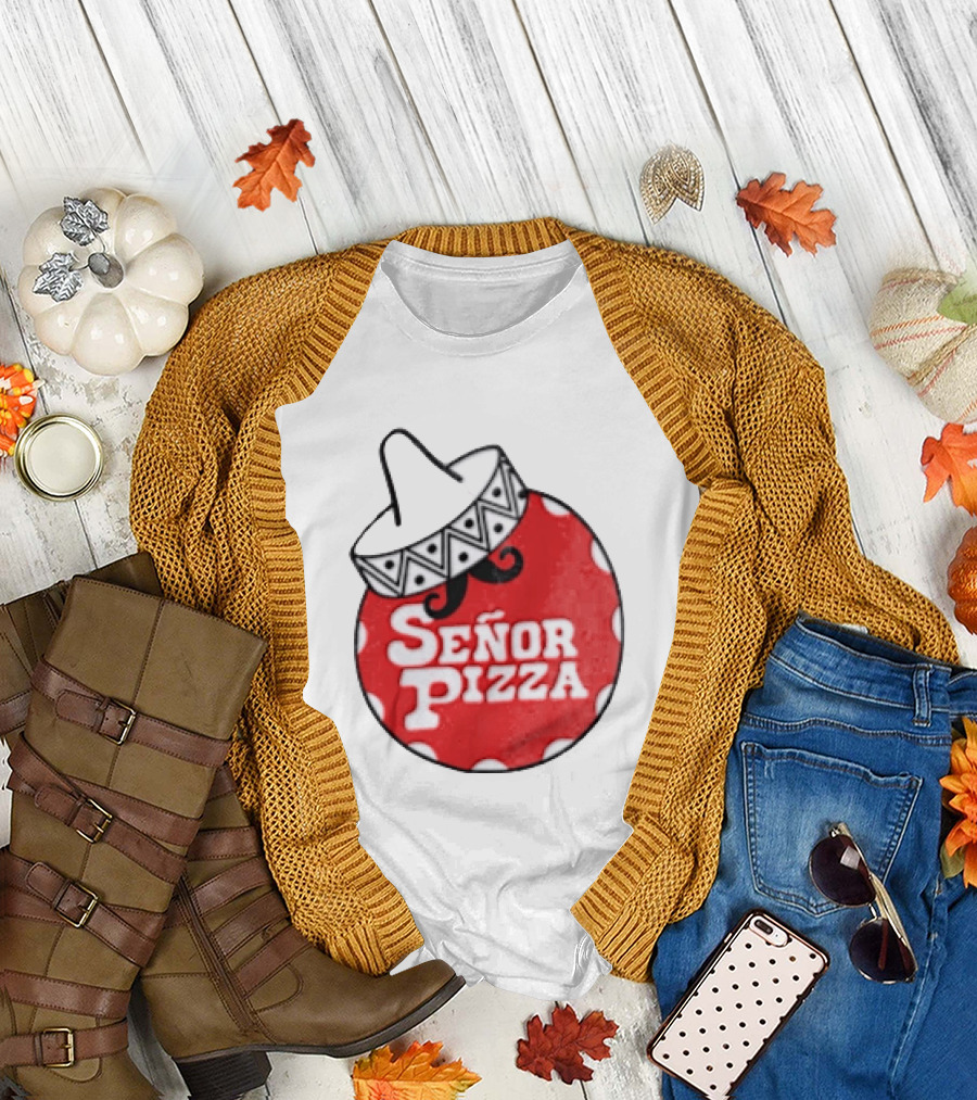 Señor Pizza Red Apron With Mustache And Patterned Collar T-Shirt