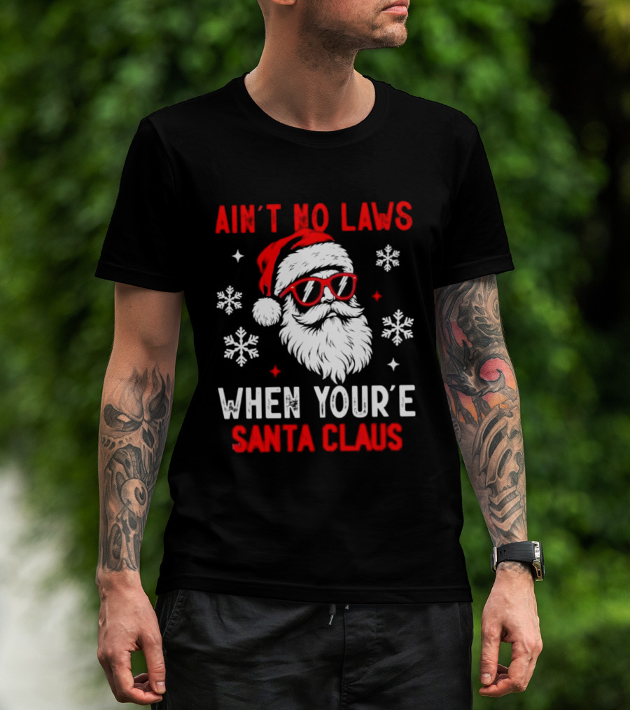 Ain't No Laws When You're Santa Claus Christmas Humor Santa Hat Sunglasses Snowflakes T-Shirt