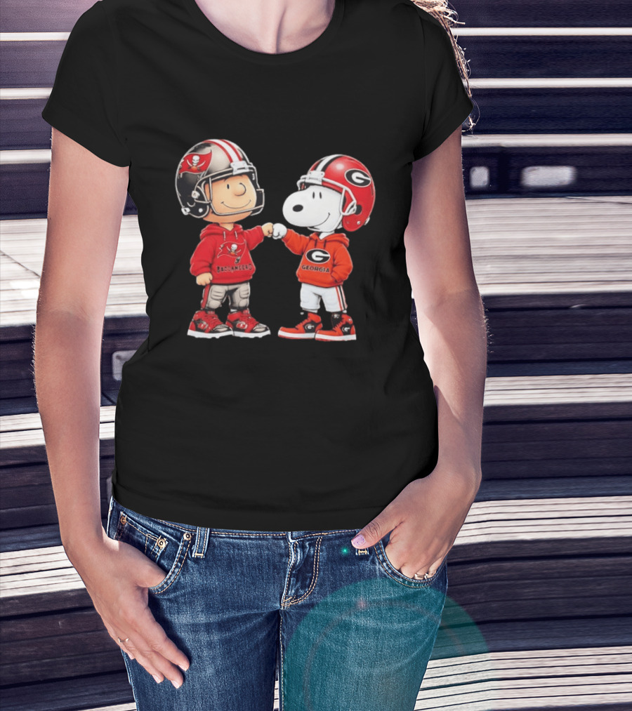 Charlie Brown Snoopy Tampa Bay Buccaneers Georgia Bulldogs Fist Bump T-Shirt
