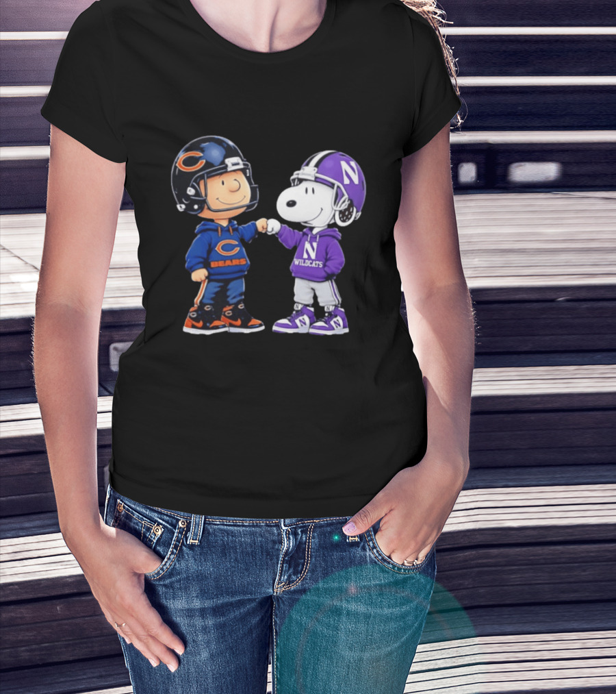 Peanuts Collaboration Chicago Bears Northwestern Wildcats Fist Bump Charlie Brown Snoopy Football Fans T-Shirt