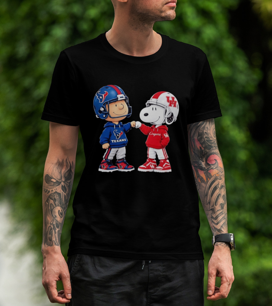 Peanuts Snoopy And Charlie Brown Houston Texans Vs Houston Cougars Fan Gear T-Shirt