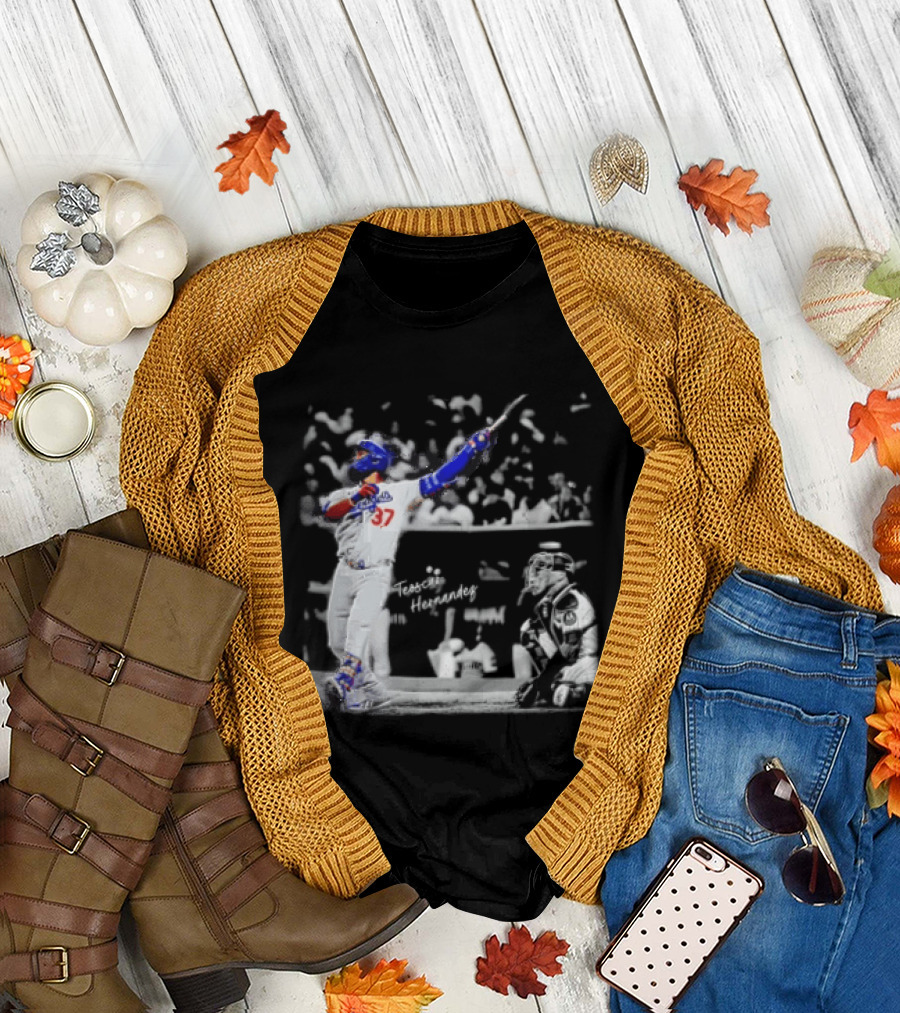 Los Angeles Dodgers Teoscar Hernandez Baseball Player Number 37 Swinging Pose T-Shirt