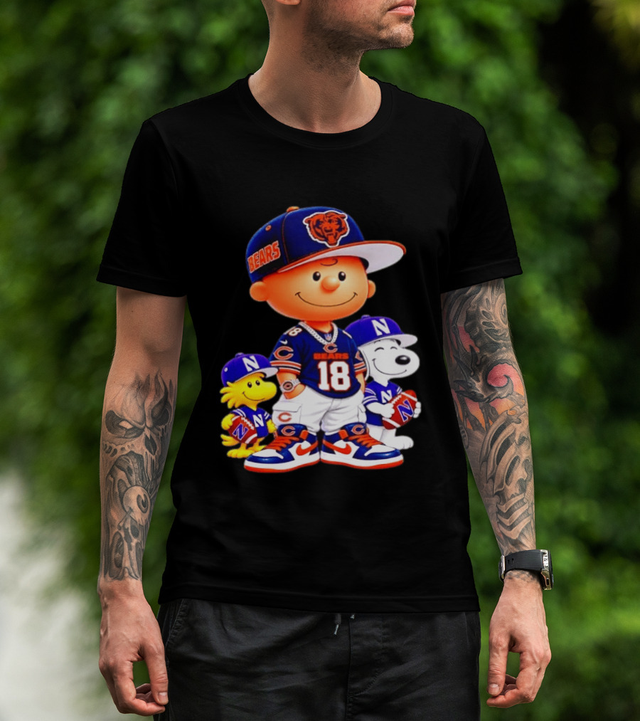 Charlie Brown And Snoopy Chicago Bears 18 With Woodstock In Football Gear T-Shirt