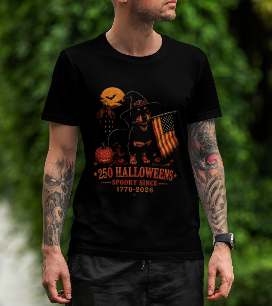 250 Halloweens Spooky Since 1776 2026 Dachshund Dog Lover T-Shirt