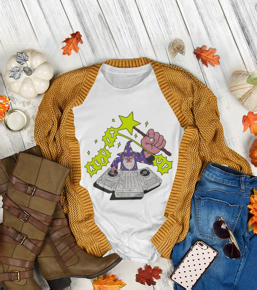 Wizard DJ Keep It Up Music Producer DJing Magic Spell Turntable Controller T-Shirt