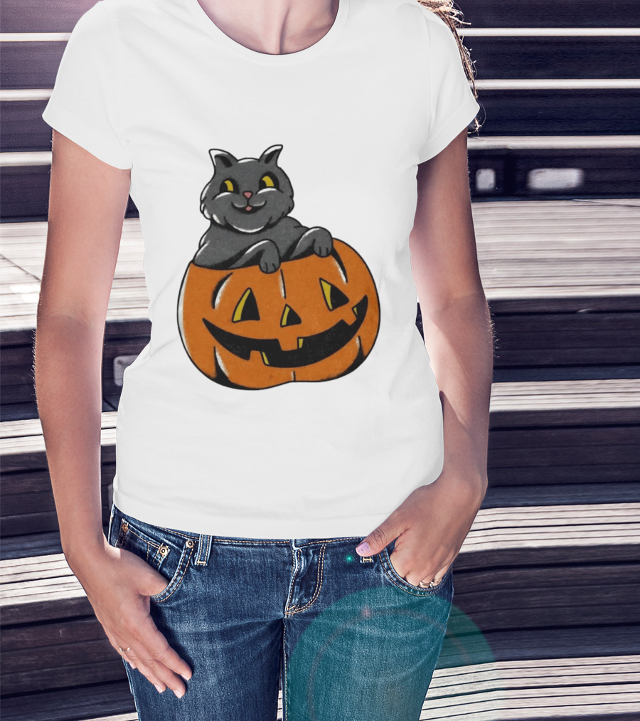 Black Cat In Jack O' Lantern Halloween Pumpkin T-Shirt