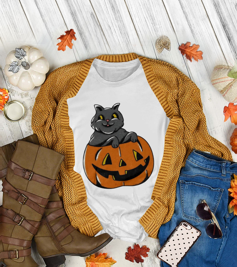 Black Cat In Jack O' Lantern Halloween Pumpkin T-Shirt
