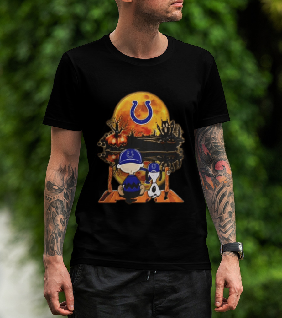 Indianapolis Colts Peanuts Halloween Pumpkin Moonlit Scene Snoopy Charlie Brown T-Shirt