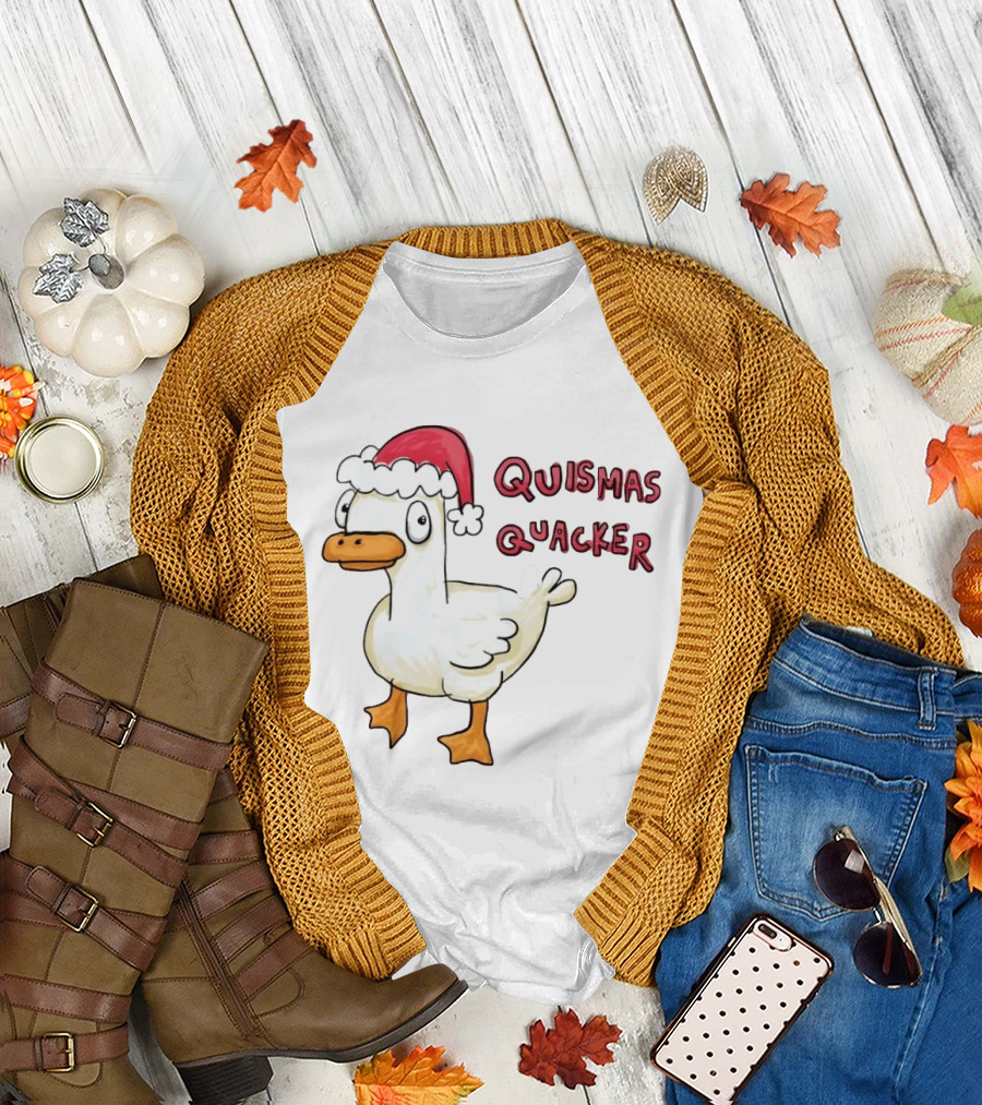 Quismas Quacker Christmas Duck Santa Hat Holiday Quack T-Shirt