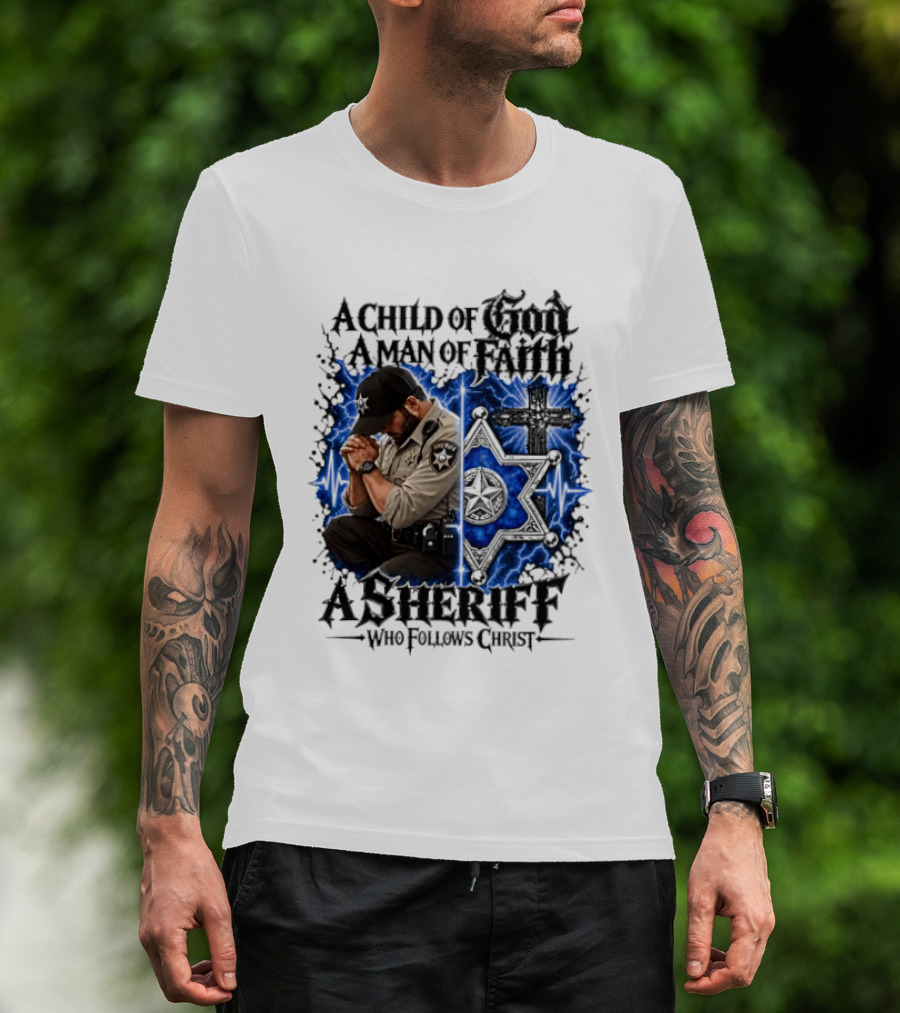 A Child Of God A Man Of Faith A Sheriff Who Follows Christ Praying Law Enforcement Christian Faith T-Shirt
