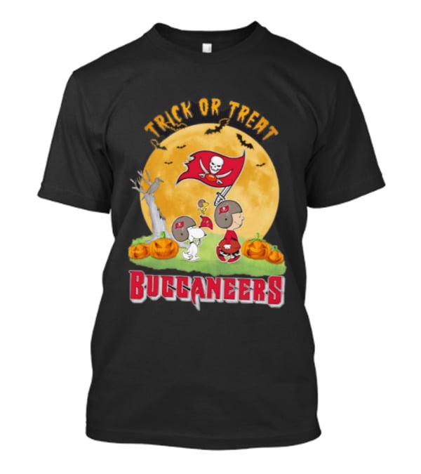 Tampa Bay Buccaneers Peanuts Trick Or Treat Halloween Moon Pumpkins T-Shirt