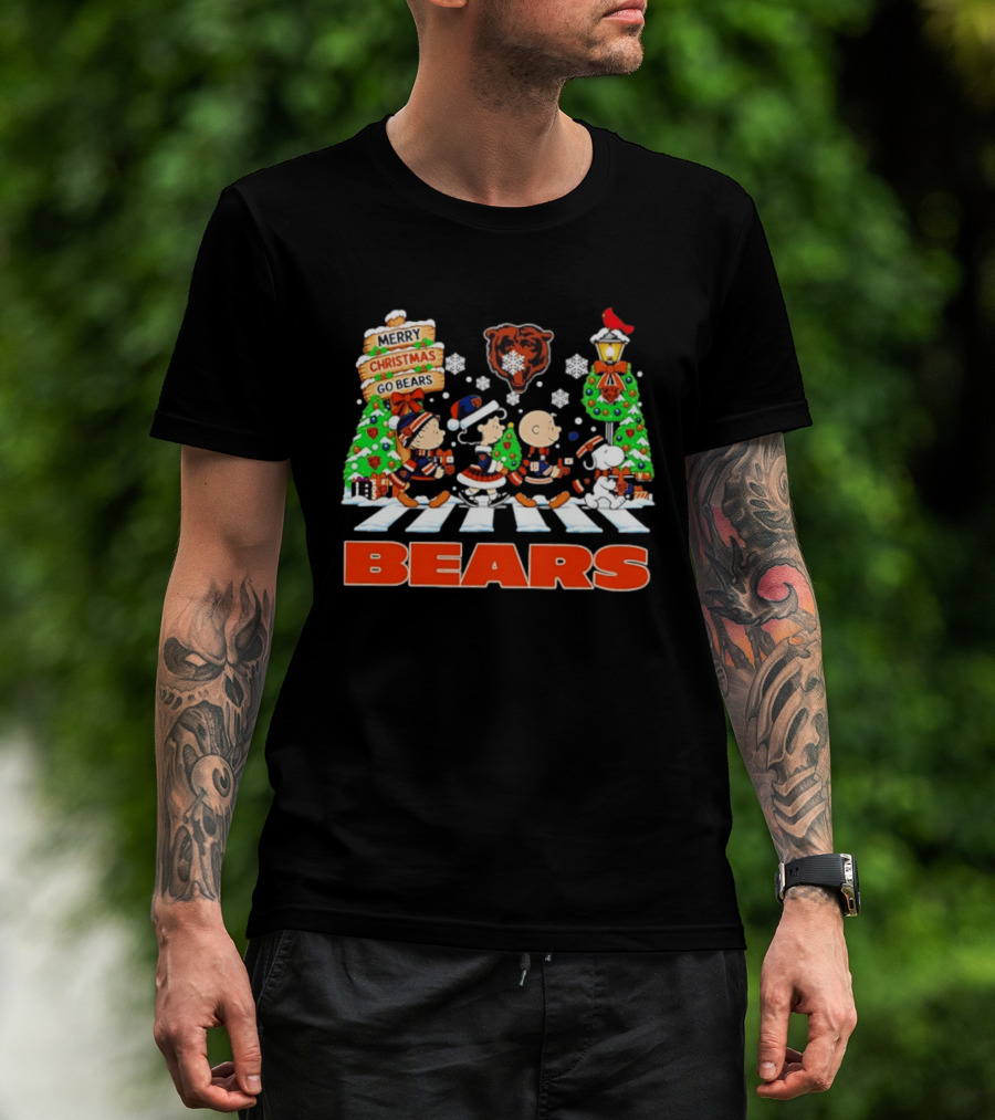 Chicago Bears Peanuts Abbey Road Christmas Merry Go Bears Snowflakes T-Shirt