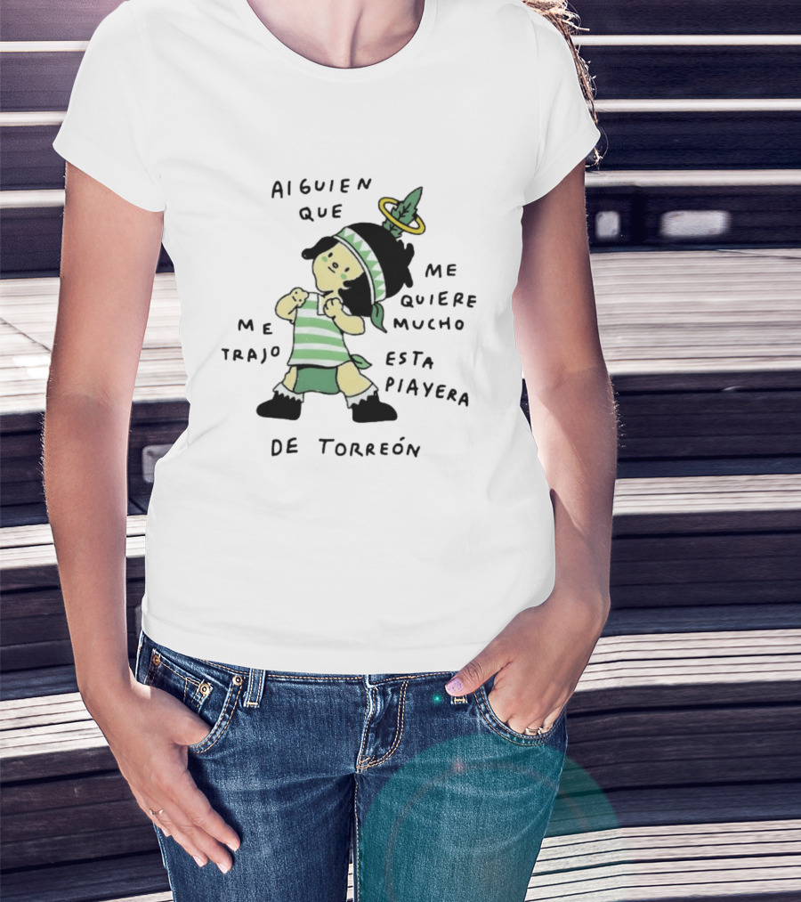 Alguien Que Me Quiere Mucho Me Trajo Esta Playera De Torreón Estilo Caricatura Niño Deportista Verde T-Shirt