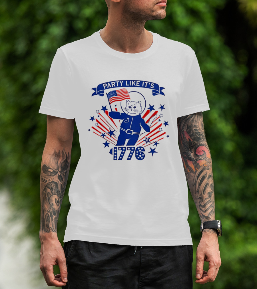 Party Like It's 1776 Cat Astronaut With Flag And Stars T-Shirt