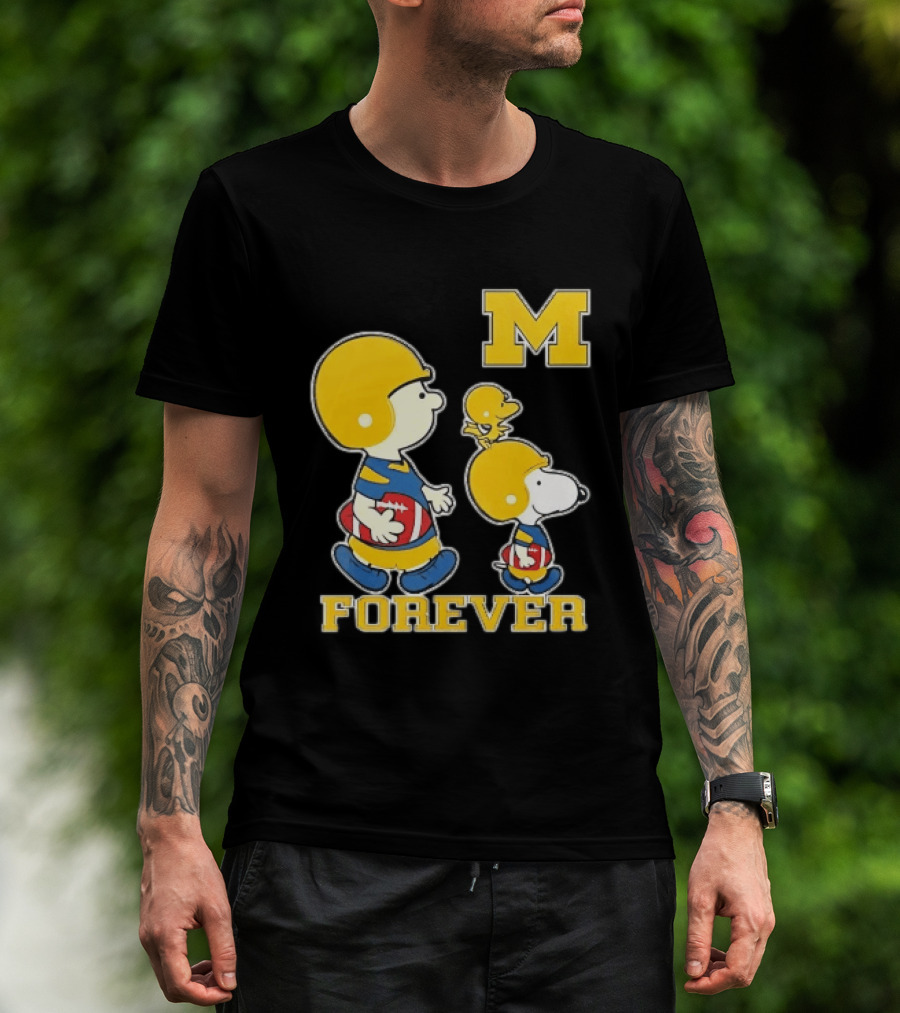 Peanuts Forever Michigan Wolverines M Football Charlie Brown Snoopy Woodstock T-Shirt