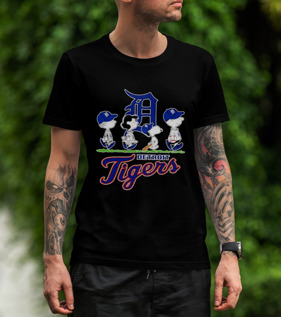 Peanuts Gang Detroit Tigers MLB Collaboration Snoopy Woodstock Baseball Team T-Shirt