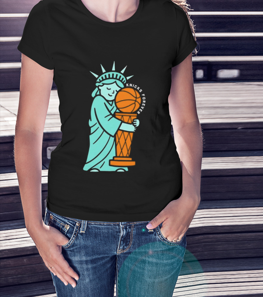 Statue Of Liberty Hug Larry O'Brien Trophy Knicks Forever T-Shirt