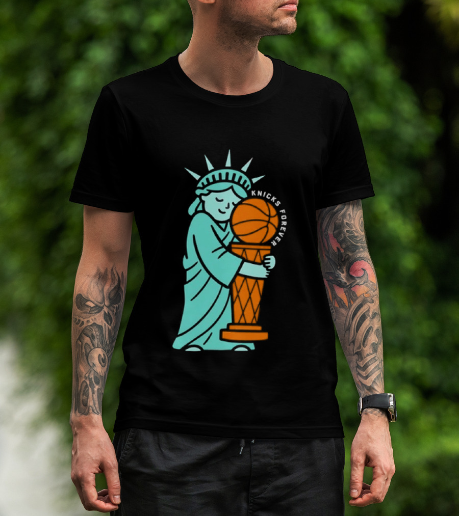 Statue Of Liberty Hug Larry O'Brien Trophy Knicks Forever T-Shirt