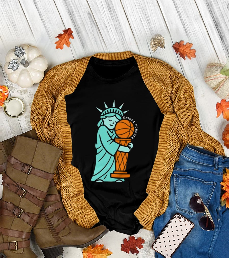 Statue of Liberty Hug Larry O'Brien Trophy Knicks Forever T-Shirt