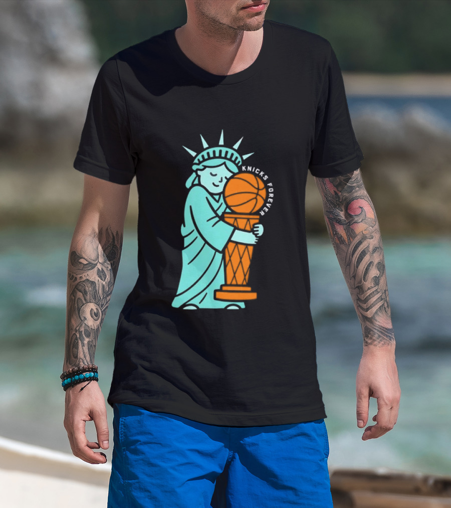 Statue Of Liberty Hug Larry O'Brien Trophy Knicks Forever T-Shirt