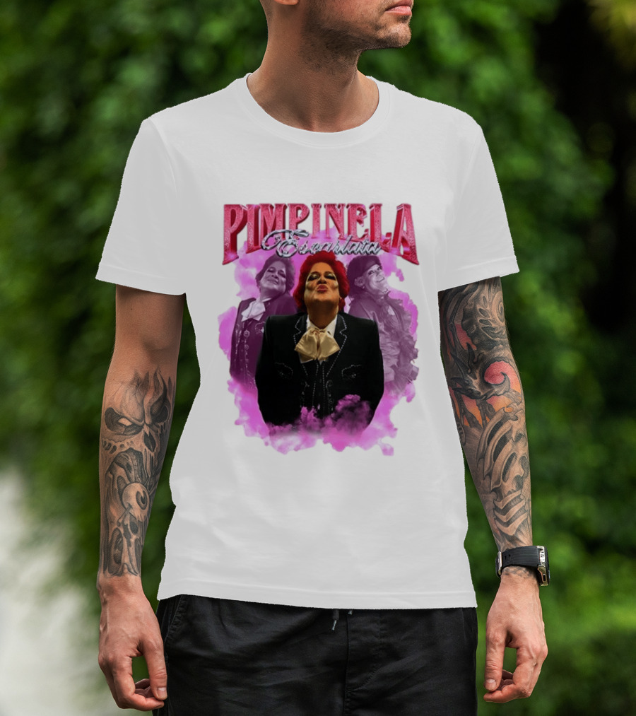 Pimpinela Escarlata Kissing Pose With Pink Smoke Backdrop T-Shirt