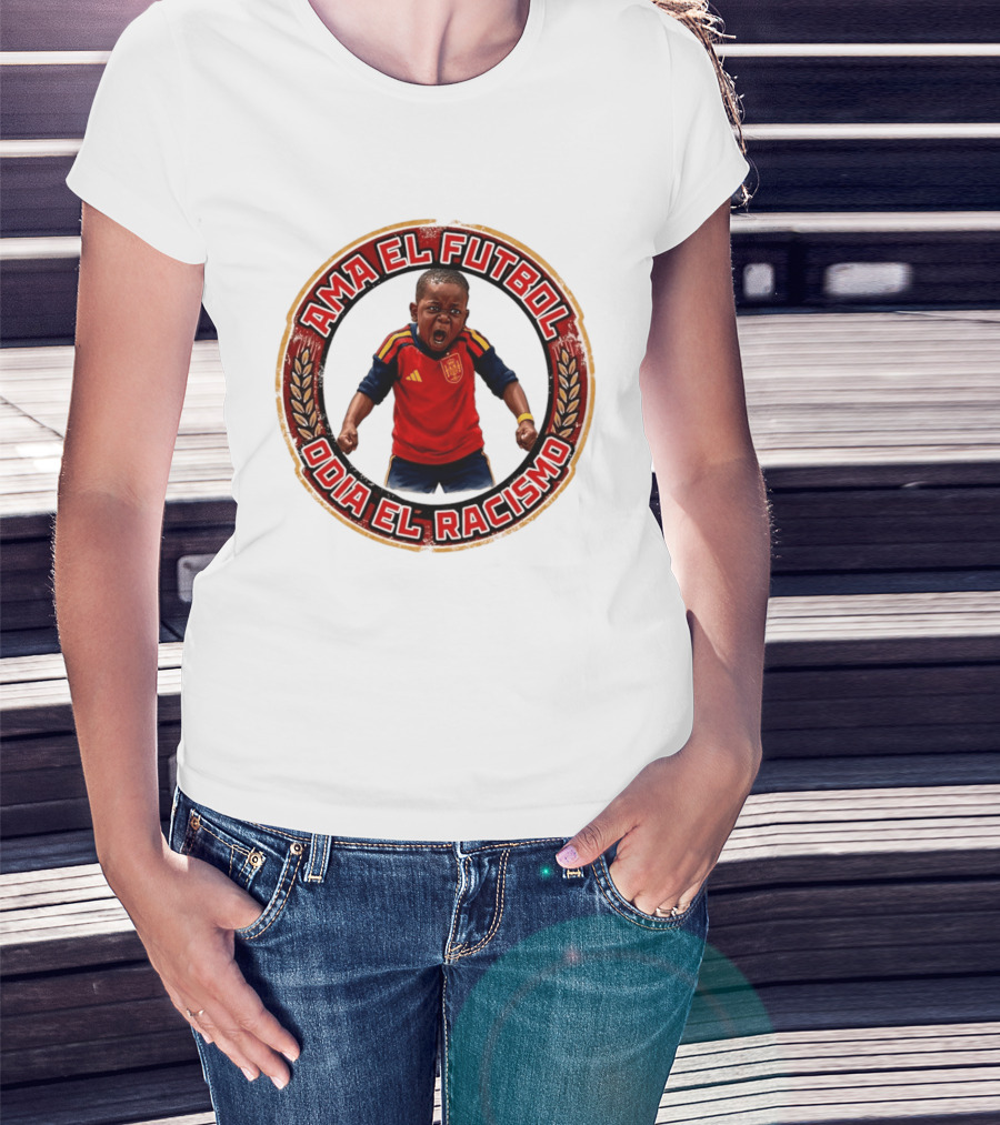 Ama El Futbol Odia El Racismo Niño Con Camiseta Roja Y Azul T-Shirt