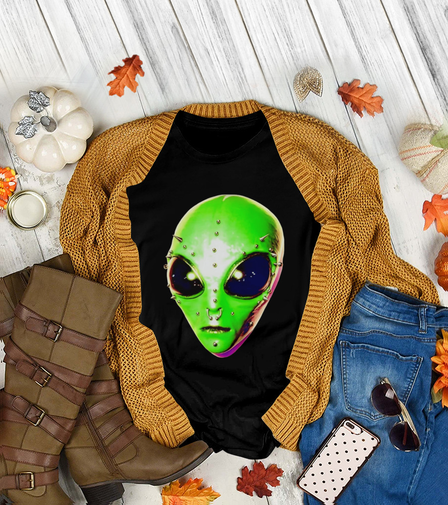 Believe Alien Pierced Face Extraterrestrial Iconic Green Martian Head T-Shirt