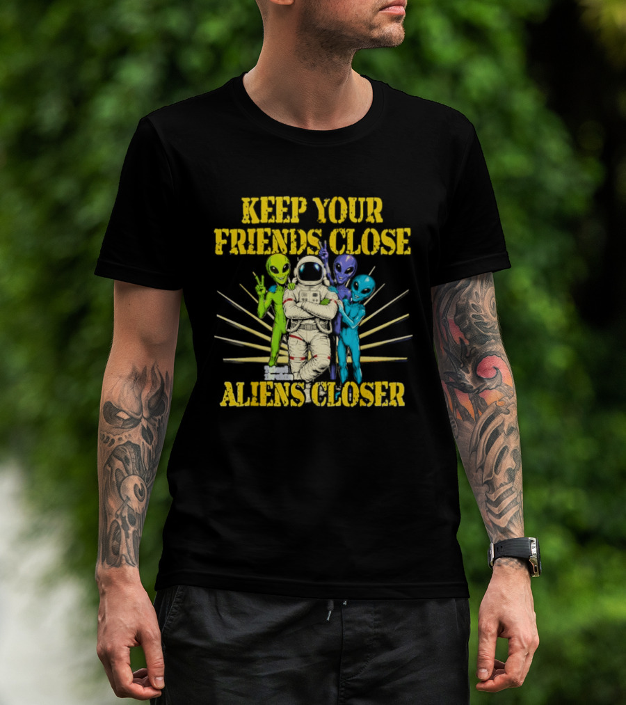Keep Your Friends Close Aliens Closer Astronaut And Alien Companions T-Shirt