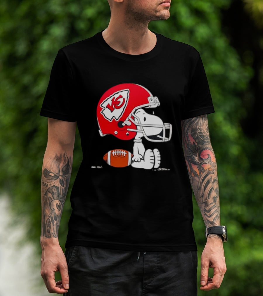 Snoopy Kansas City Chiefs Helmet Football T-Shirt