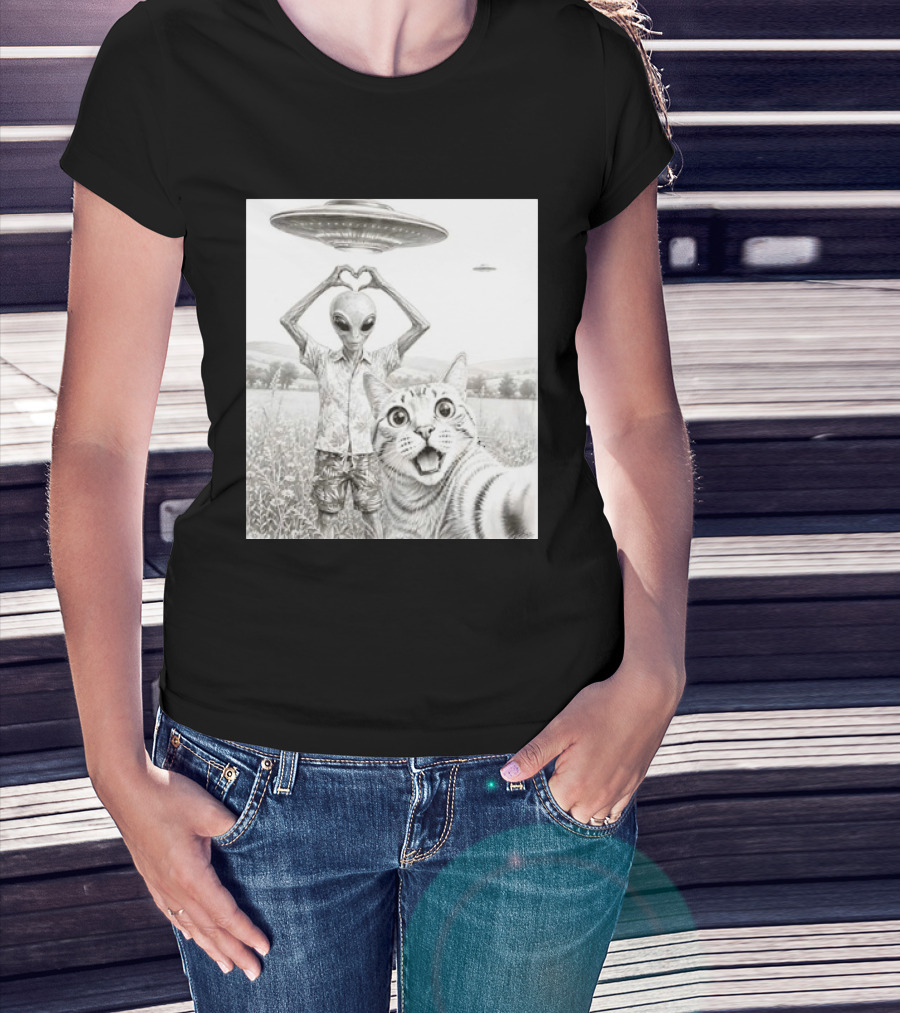 Alien And Cat Selfie UFO Extraterrestrial Meadow Scene T-Shirt