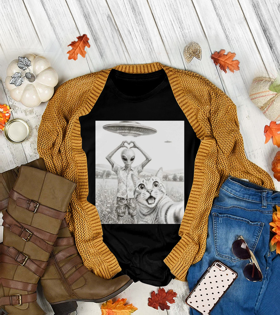 Alien and Cat Selfie UFO Extraterrestrial Meadow Scene T-Shirt