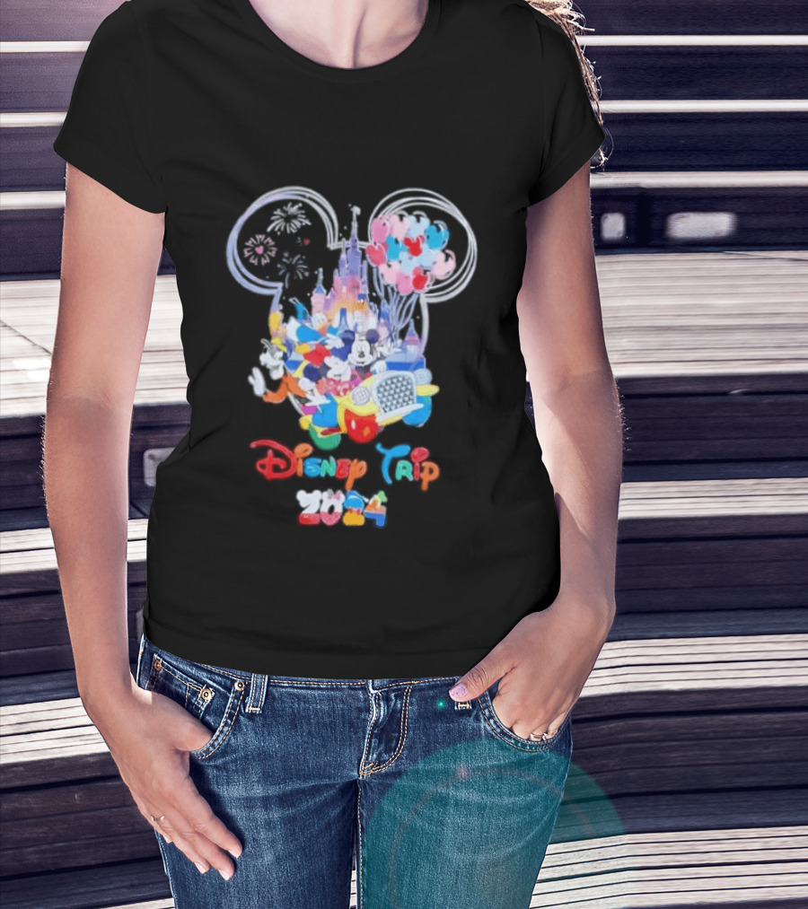 Disney Trip 2024 Mickey Mouse Donald Duck Goofy Minnie Castle Fireworks T-Shirt