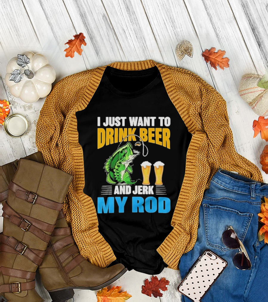 I Just Want To Drink Beer and Jerk My Rod Fishing with Large Mouth Bass and Beer Glasses T-Shirt
