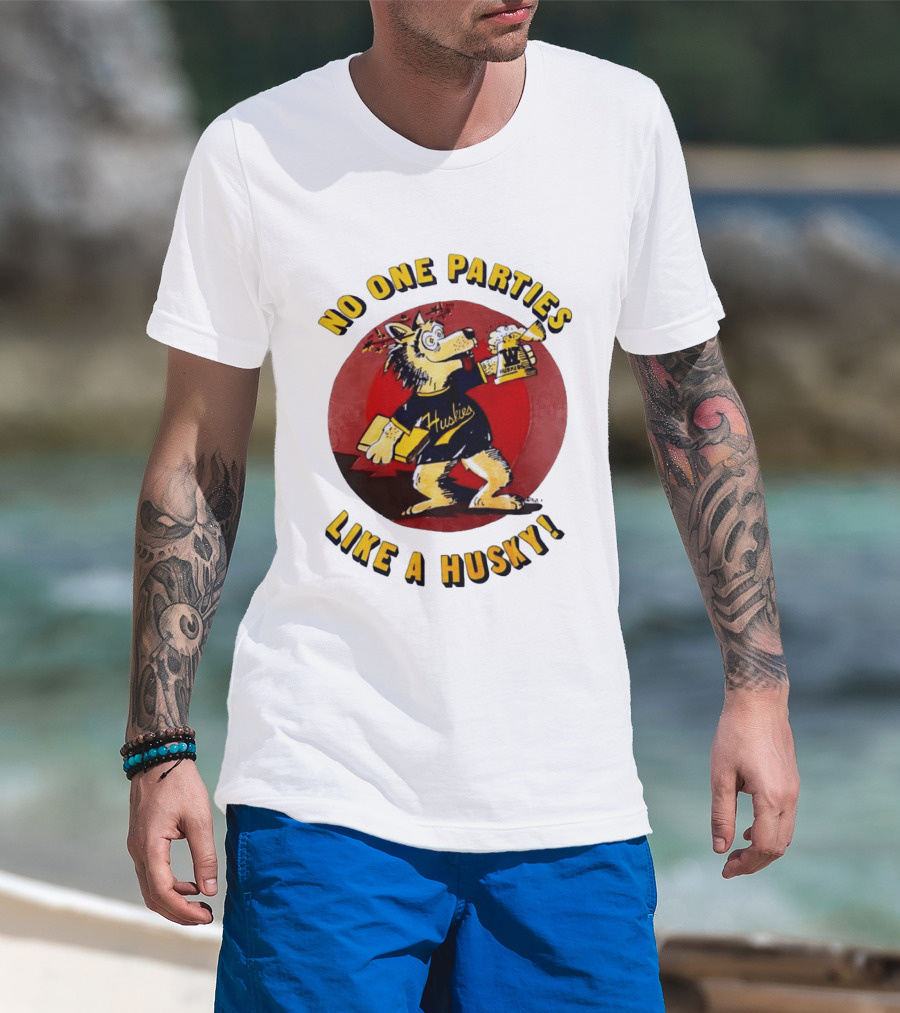 LB81 Wolf Drinking Beer And Carrying Book No One Parties Like A Husky Huskies T-Shirt