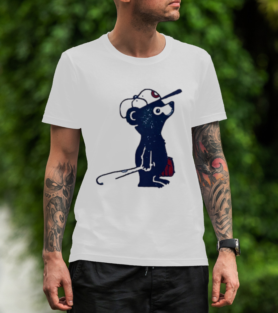 Chicago Cubs Baseball Bear Hitting With Bat And Glove T-Shirt