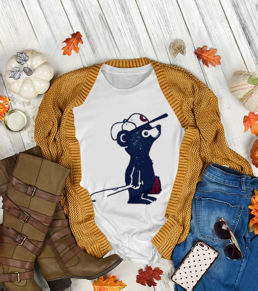 Chicago Cubs Baseball Bear Hitting With Bat And Glove T-Shirt