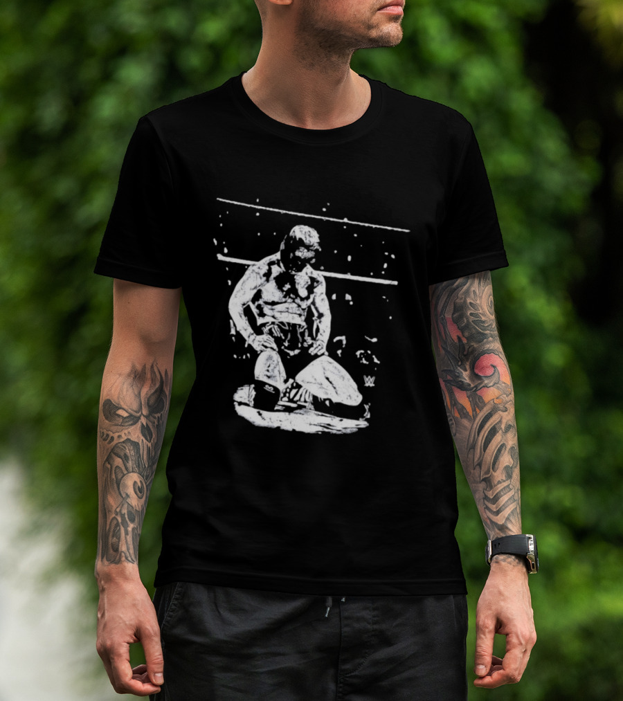 Rey Mysterio WWE Kneeling Pose Iconic Wrestler Image T-Shirt
