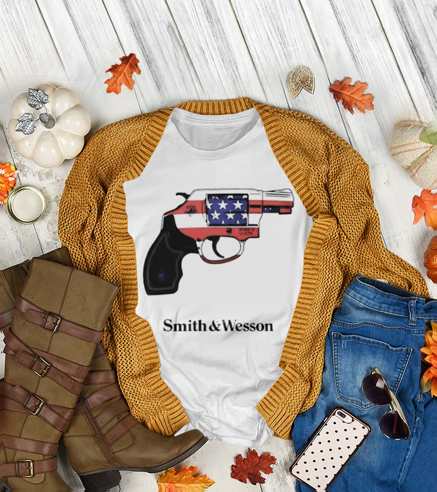 Smith And Wesson American Flag Revolver Firearm T-Shirt